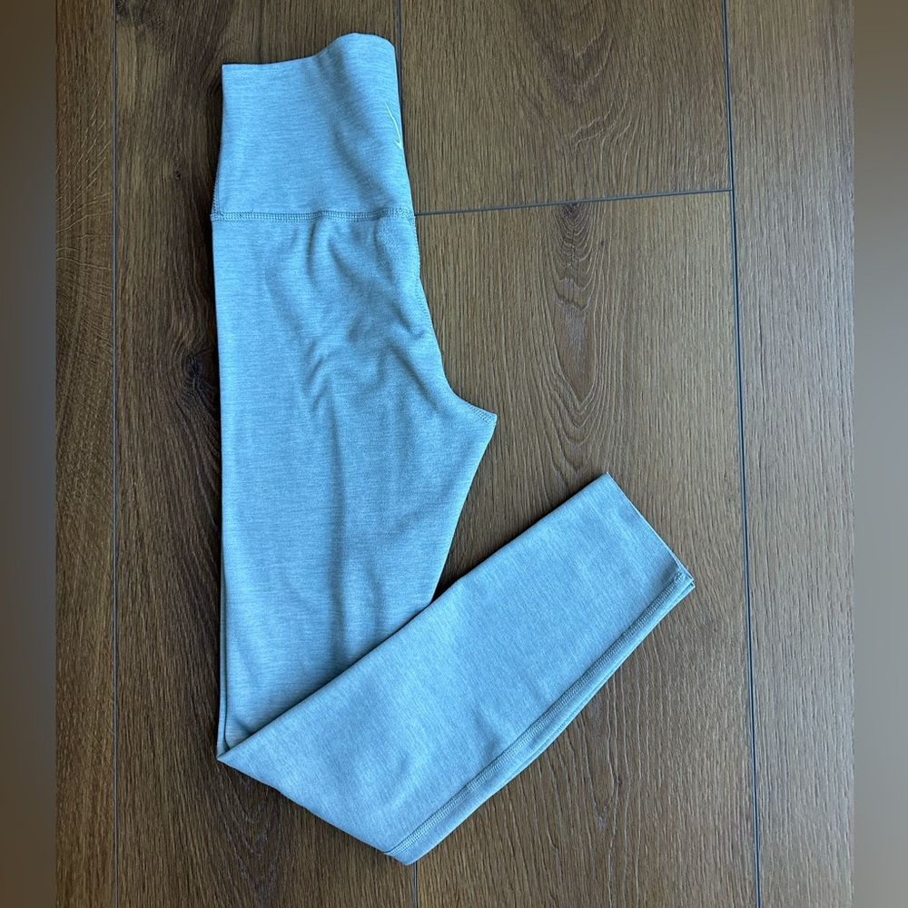 Nike Women's Light Gray high rise Leggings